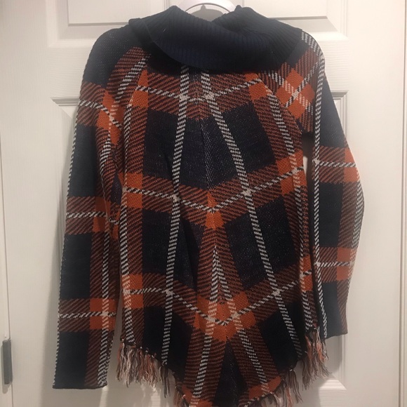 Women’s Fringe Sweater - Picture 2 of 3